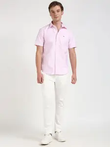 Tommy Hilfiger Men Spread Collar Micro Checked Cotton Casual Shirt