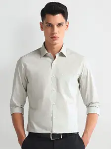 Arrow Men Classic Slim Fit Spread Collar Solid Cotton Formal Shirt