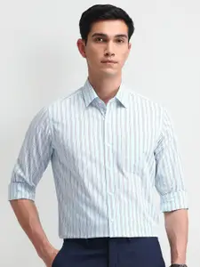 Arrow Men Classic Slim Fit Spread Collar Vertical Striped Cotton Casual Shirt