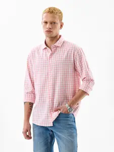 Snitch Men Relaxed Fit Gingham Checked Spread Collar Casual Shirt