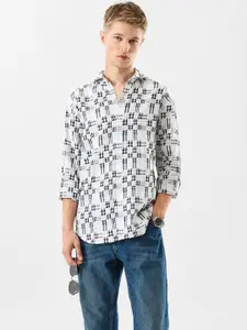 Snitch Men Comfort Fit Geometric Printed Spread Collar Cotton Casual Shirt