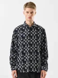 Snitch Men Comfort Fit Geometric Printed Spread Collar Cotton Casual Shirt