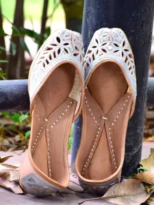 JUTTIESMAKER Women Cutfat Zari Jutti