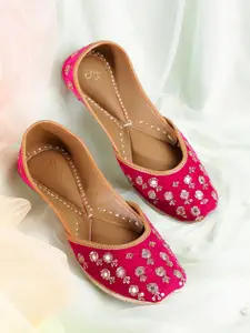 House of Pataudi Women Ethnic Embellished Mojaris