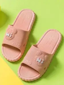 WOLVESDEN Women Cute Bear Self Design Sliders