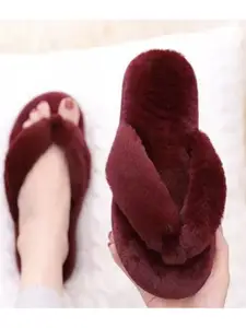 WOLVESDEN Women Self Design Room Slippers