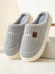 WOLVESDEN Women Self Design Room Slippers