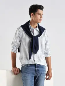 Calvin Klein Jeans Men Relaxed Fit Vertical Striped Spread Collar Casual Shirt