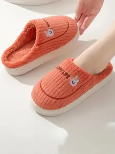 WOLVESDEN Women Self Design Room Slippers
