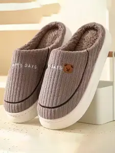 WOLVESDEN Women Room Slippers