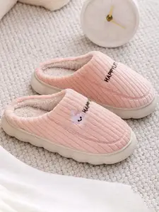 WOLVESDEN Women Self Design Room Slippers