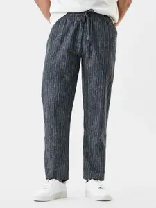 Snitch Men Striped Charcoal Grey Mid-Rise Relaxed Fit Trouser