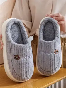 WOLVESDEN Women Room Slippers