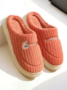 WOLVESDEN Women Self Design Room Slippers