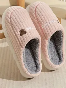 WOLVESDEN Women Self Design Room Slippers