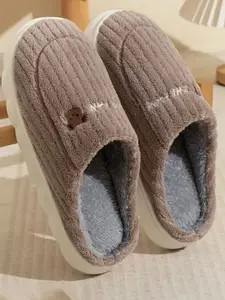 WOLVESDEN Women Self Design Room Slippers