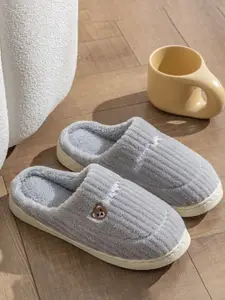 WOLVESDEN Women Self Design Fur Room Slippers