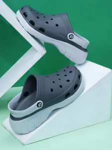 DOCTOR EXTRA SOFT Men Colourblocked  Clogs