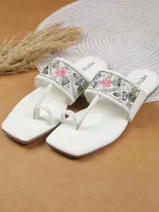 Metro Women Embellished One Toe Flats