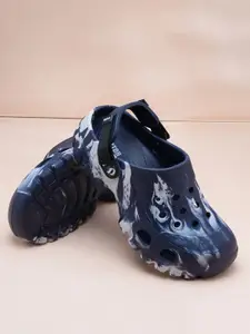 DOCTOR EXTRA SOFT Men Printed Croslite Clogs