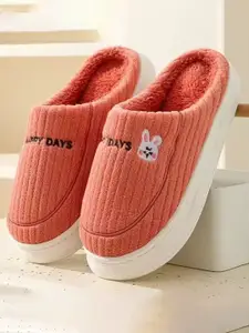 WOLVESDEN Women Self Design Room Slippers