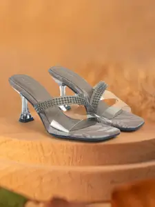 Metro Women Textured Kitten Heel Sandals