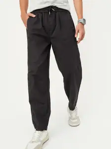 max Boys Cotton Solid Regular Fit Trousers
