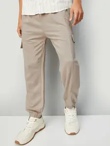 max Boys Solid Cotton Mid-Rise Regular Fit Cargos Trousers