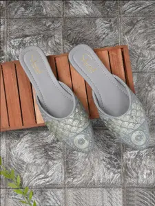 Shoestail Women Embellished Mojaris