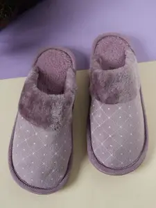 WOLVESDEN Women Self design Room Slippers