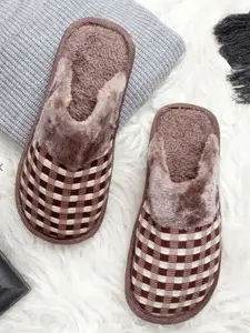 WOLVESDEN Women Fur Room Slipper