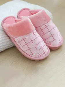 WOLVESDEN Women Slip-On