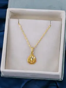 DressBerry Women Gold Plated Chian With Pendant