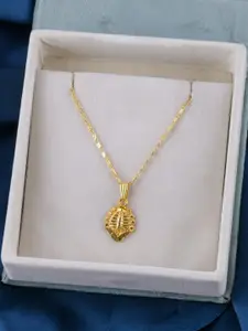 DressBerry Women Gold Plated Chian With Pendant