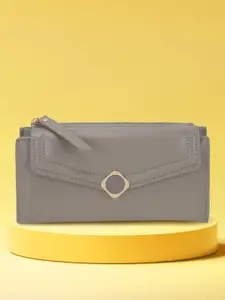 Mochi Women Solid Three Fold Wallet