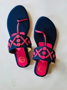 Dhaga Women Navy Blue and Pink flat Kolhapuri