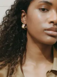 MANGO Contemporary Half Hoop Earring