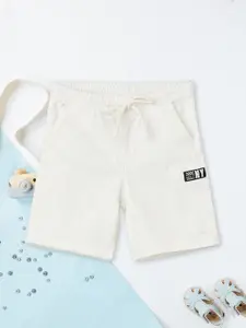 max Boys Ivory Regular Fit Mid-Rise Cotton Cargo Shorts