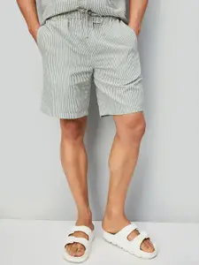 max Men Regular Fit Mid-Rise Shorts