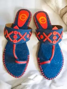 Dhaga Women Blue and Pink Flat Kolhapuri