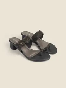 Metro Women Ethnic - Embellished One Toe Flats