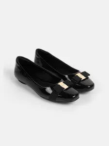 Mochi Women Metallic Buckle Detail Mojaris
