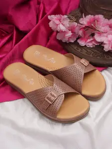 BIG BIRD FOOTWEAR Women Open Toe Flats With Laser Cuts