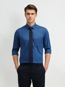 Arrow Men Slim Fit Solid Spread Collar Cotton Formal Shirt