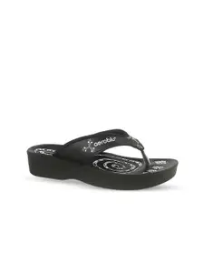 Aeroblu Women Printed T-Strap Flats