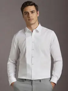 Louis Philippe Slim Fit Solid Spread Collar Cotton Formal Shirt