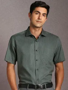 Louis Philippe Textured Spread Collar Cotton Formal Shirt