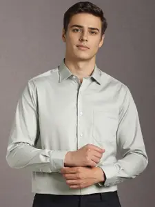 Louis Philippe Spread Collar Cotton Formal Shirt