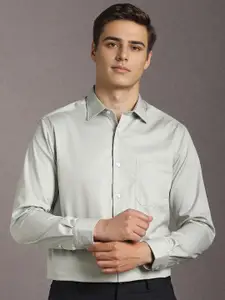 Louis Philippe Spread Collar Cotton Formal Shirt