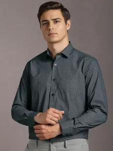 Louis Philippe Textured Spread Collar Formal Shirt